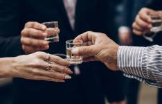 喝酒前吃什么不容易醉 以及解酒的方法