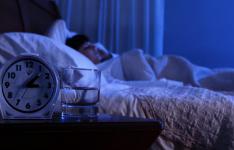 失眠了如何快速入睡？五个方法提高睡眠质量。